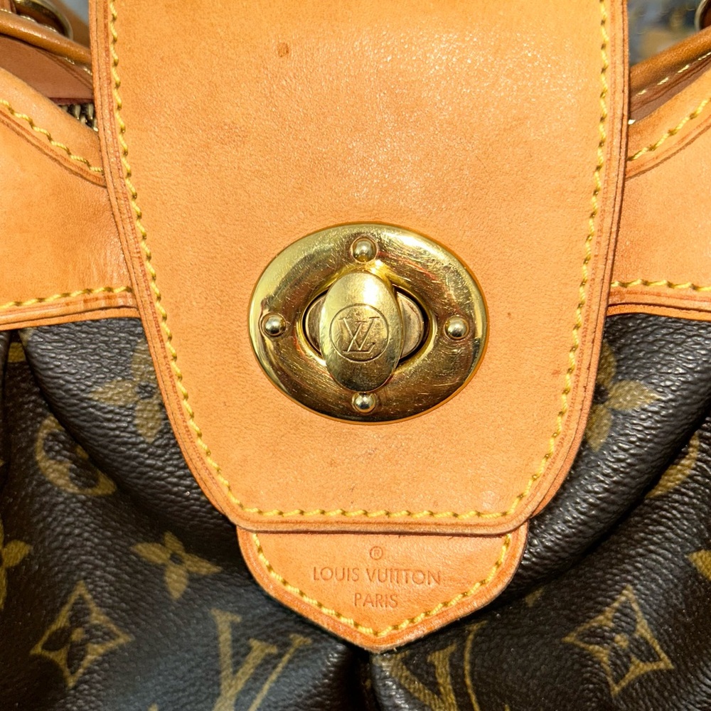LOUIS VUITTON Boetie Shoulder Bag - Picture 4 of 13